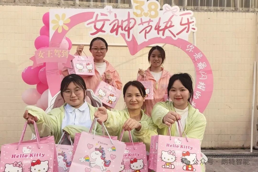 亿万先生MR智能三八女神节特辑｜暖意赴春景，美好绽青春